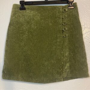Women's LOVERICHE Size M Skirt Zip Back Metal Circle Details Style LS60437 Olive